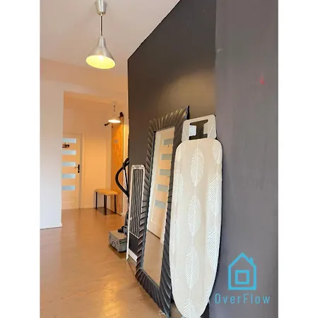 Quarto em Acomodações Particulares Vinyl - Charming Place, 15 Minutes To Old Town & Seaside Gdańsk